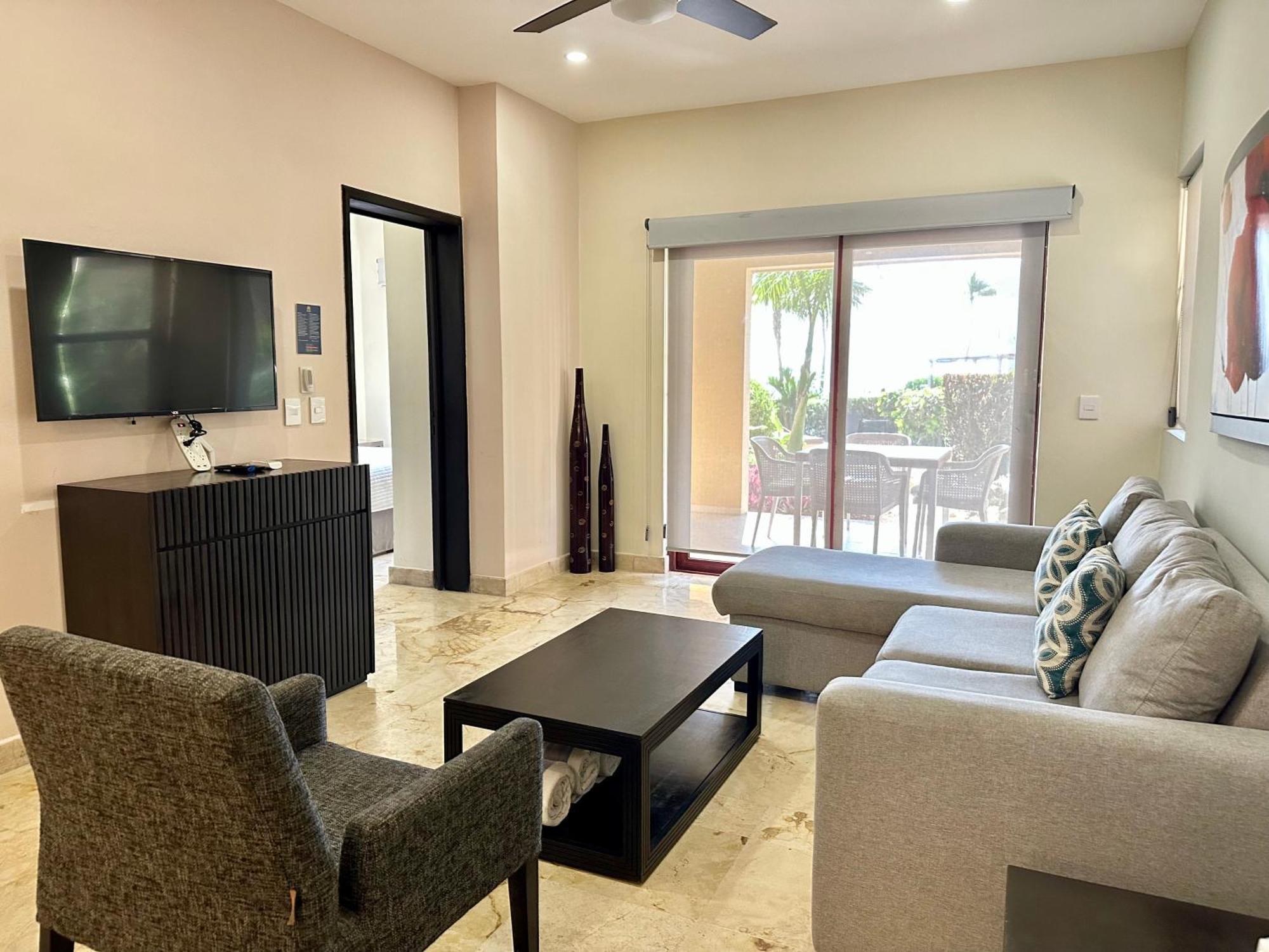 El Faro 103 Surf Ground Floor 2 Bedroom Pool View