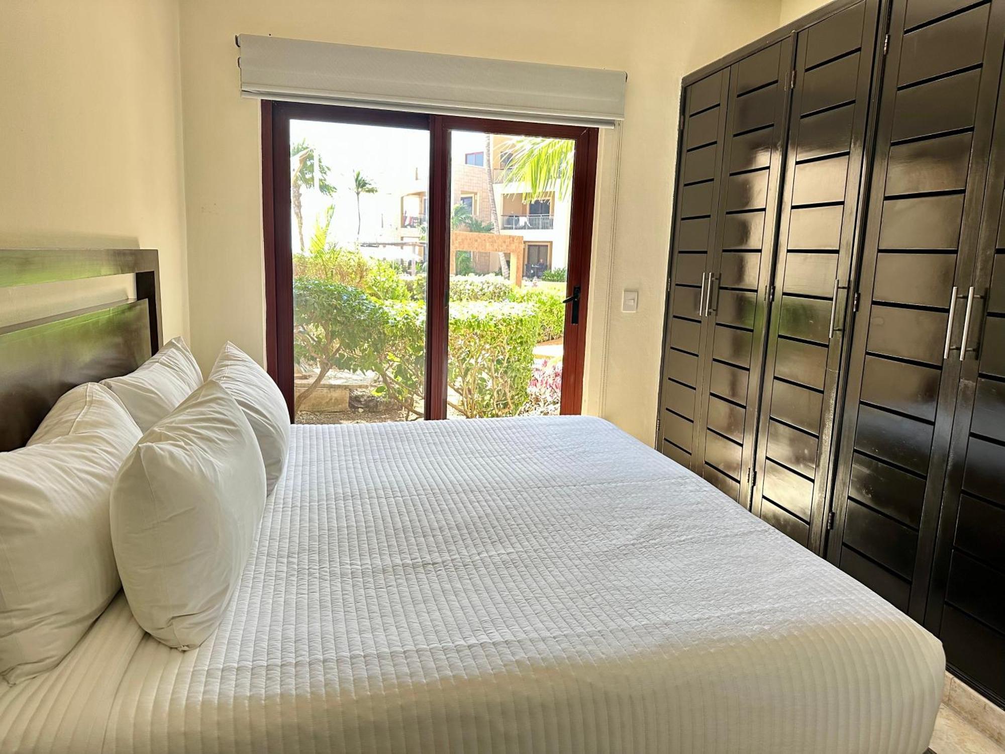 Apartamento El Faro 103 Surf Ground Floor 2 Bedroom Pool View