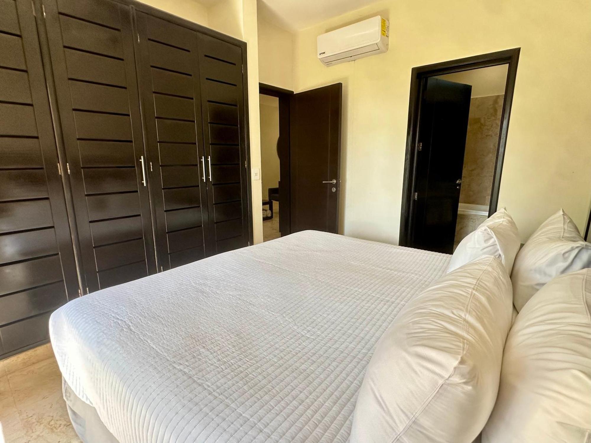 Apartamento El Faro 103 Surf Ground Floor 2 Bedroom Pool View *